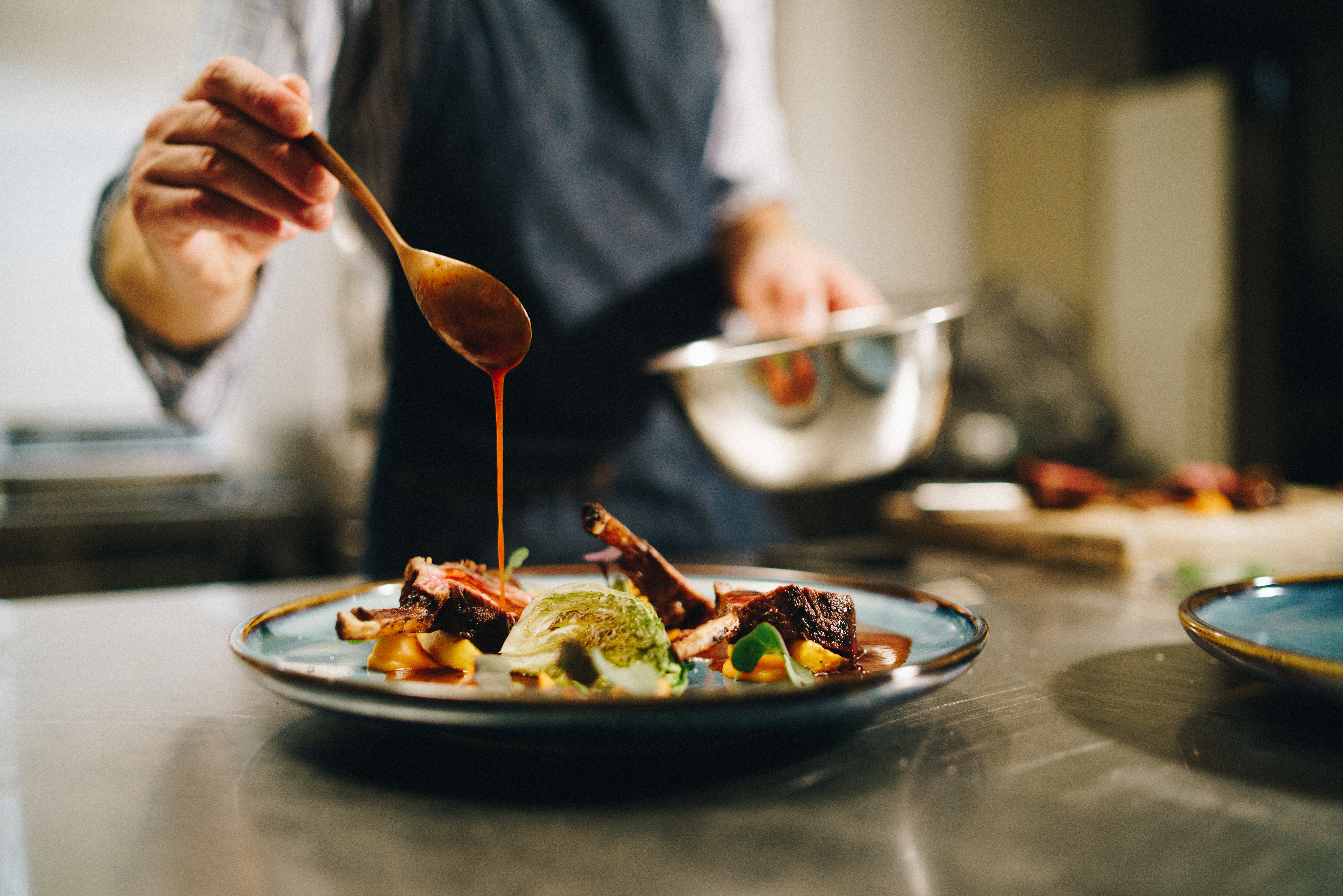 Plat gastronomique en préparation